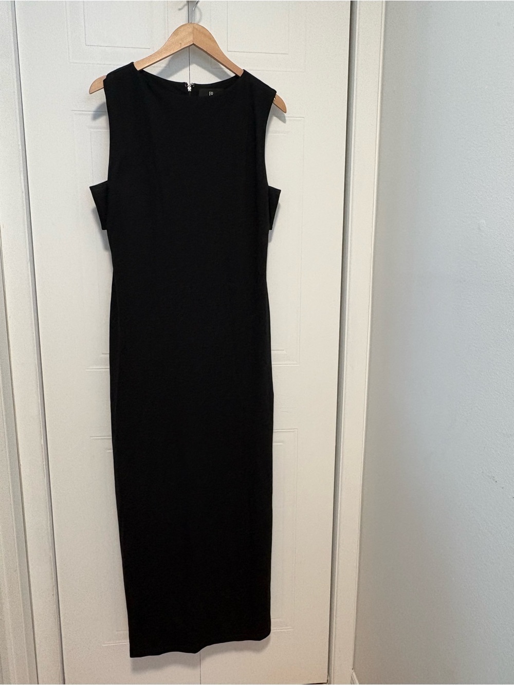 Classic Black Sleeveless Midi Dress